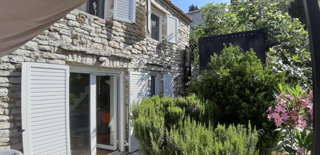 Les Villas de Qeparo Exterior foto